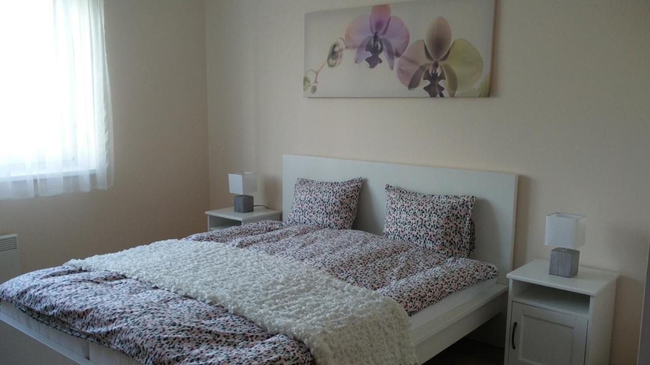 River Side Apartman Kalocsa Exteriör bild