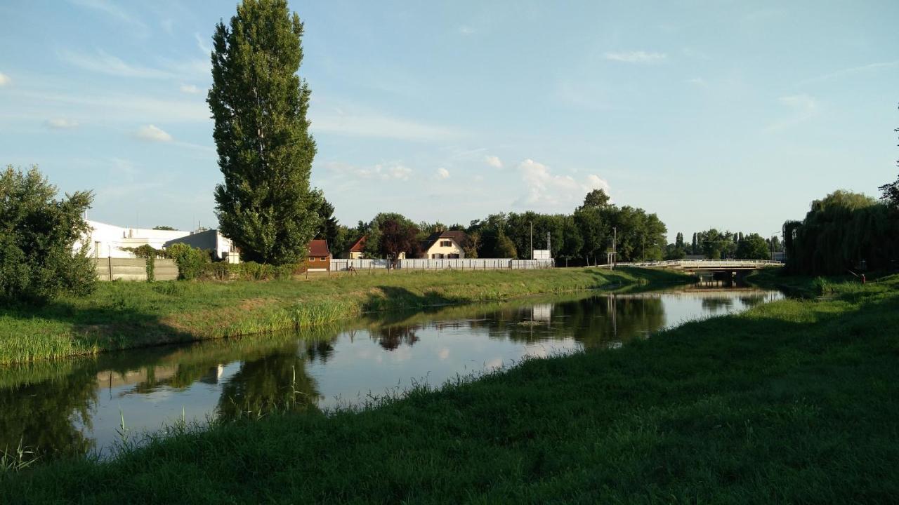 River Side Apartman Kalocsa Exteriör bild