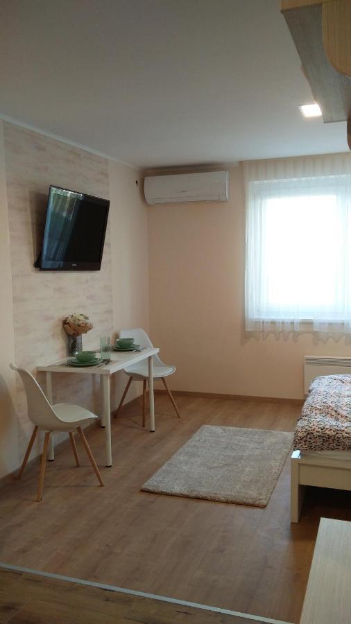 River Side Apartman Kalocsa Exteriör bild